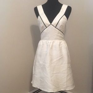 H&M White v-neck Sleeveless Dress